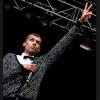 stromae signe v de victoire du site officiel des journalistes