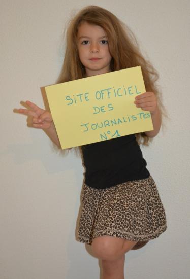 v signe du signe officiel des journalistes for victory